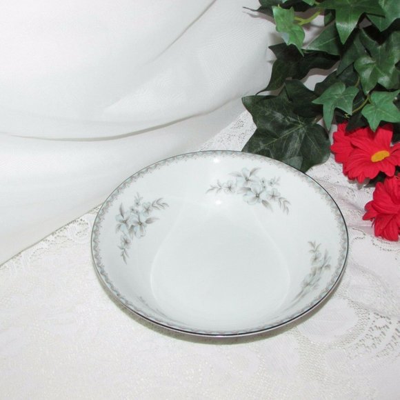 Mikasa Alicia 9" Vintage Bone China Serving Bowl 9359 Blue Flowers Japan - Picture 5 of 8